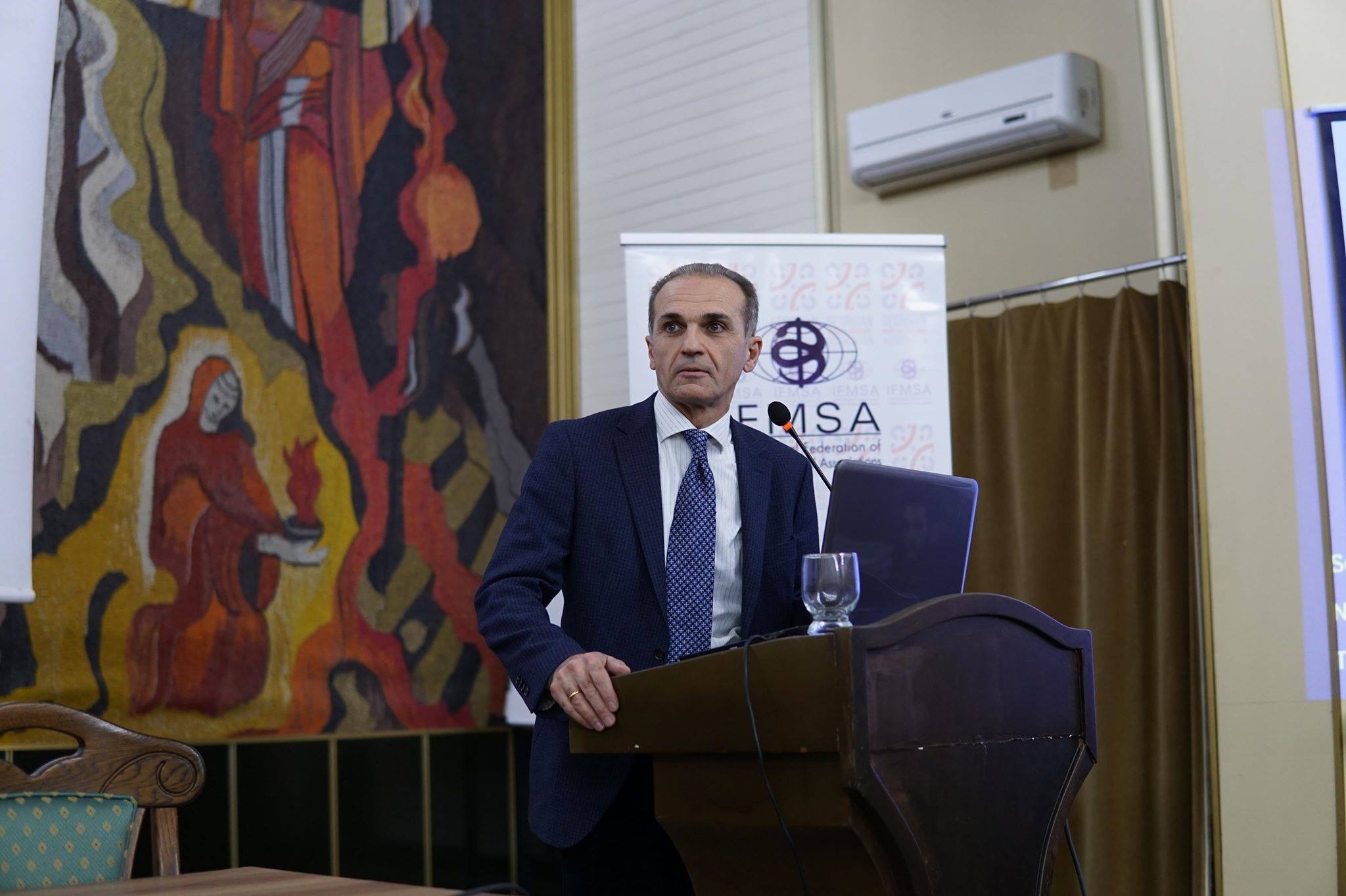 ზვიად ბახუტაშვილი სტუდენტებს კარდიოქირურგიის აქტუალურ საკითხებზე ესაუბრა